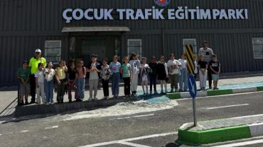 Minik öğrencilerden trafik kurallarına uygulamalı eğitim