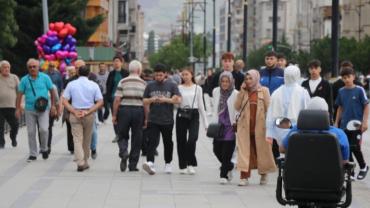 "Eğitim ve kariyer planları evlilik yaşını artırdı, kredi yaşı 35 olabilir"