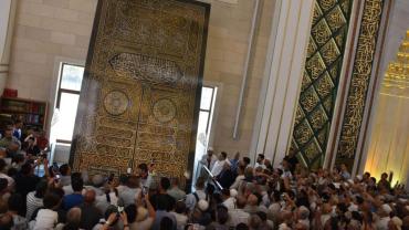Kabe'nin kapı örtüsü Millet Cami ve Külliyesi’nde sergileniyor