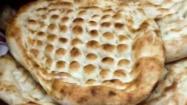 Kilis Sofralarının Vazgeçilmezi: Geleneksel Fırın Ateşinden Gelen Lezzet "Tırnaklı Pide"