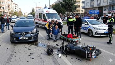 Otomobil ve Motosiklet Çarpıştı: 2 Yaralı