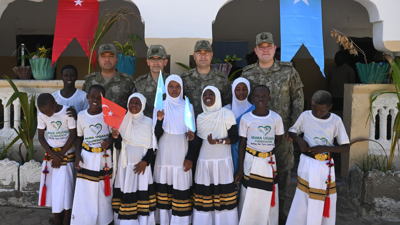 Somali'de Türk Askerinden Yürekleri Isıtan Vefa