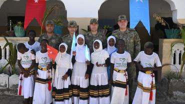 Somali'de Türk Askerinden Yürekleri Isıtan Vefa