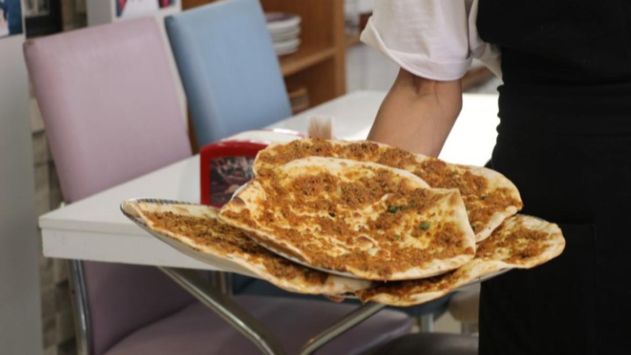Ucuza lahmacun sattığı için şikayet edilen esnaf: "Yüzde 15 karla satıyorum"