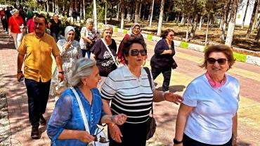 Yarım Asır Sonra Aynı Sıralarda Duygusal Buluşma