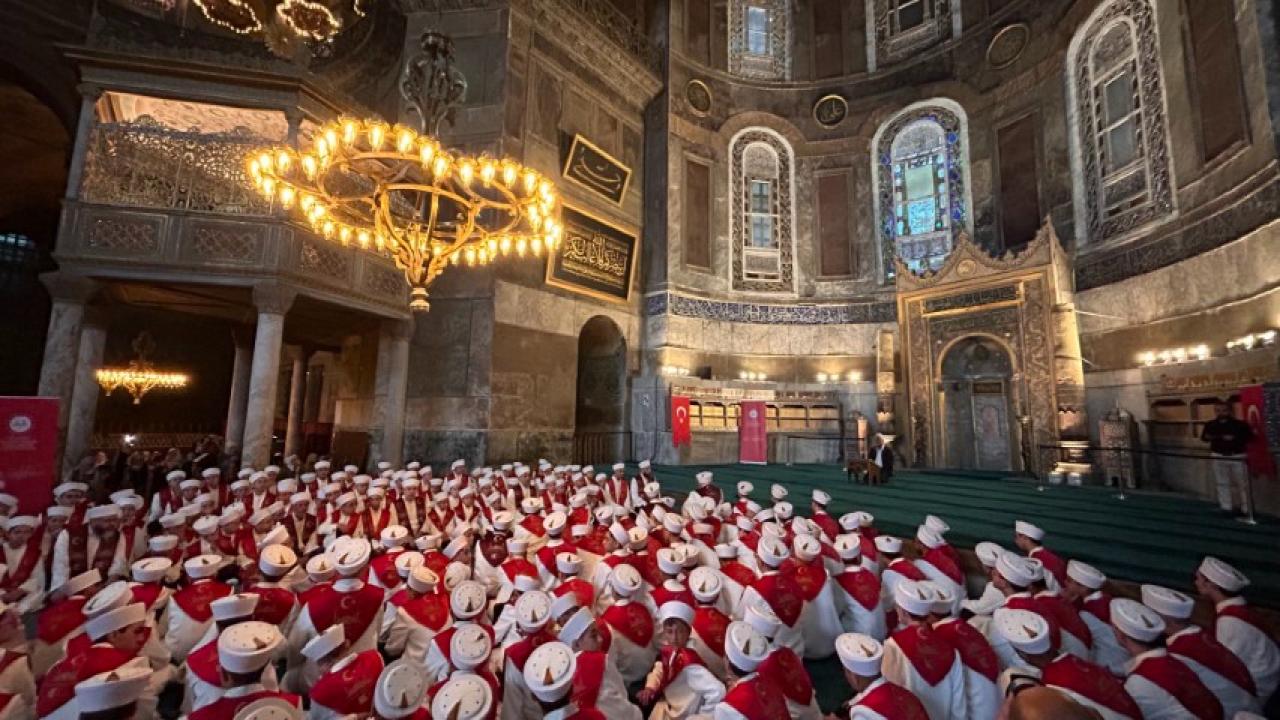 Ayasofya Camii’nde 15 Temmuz Şehitleri İçin Hatim Duası