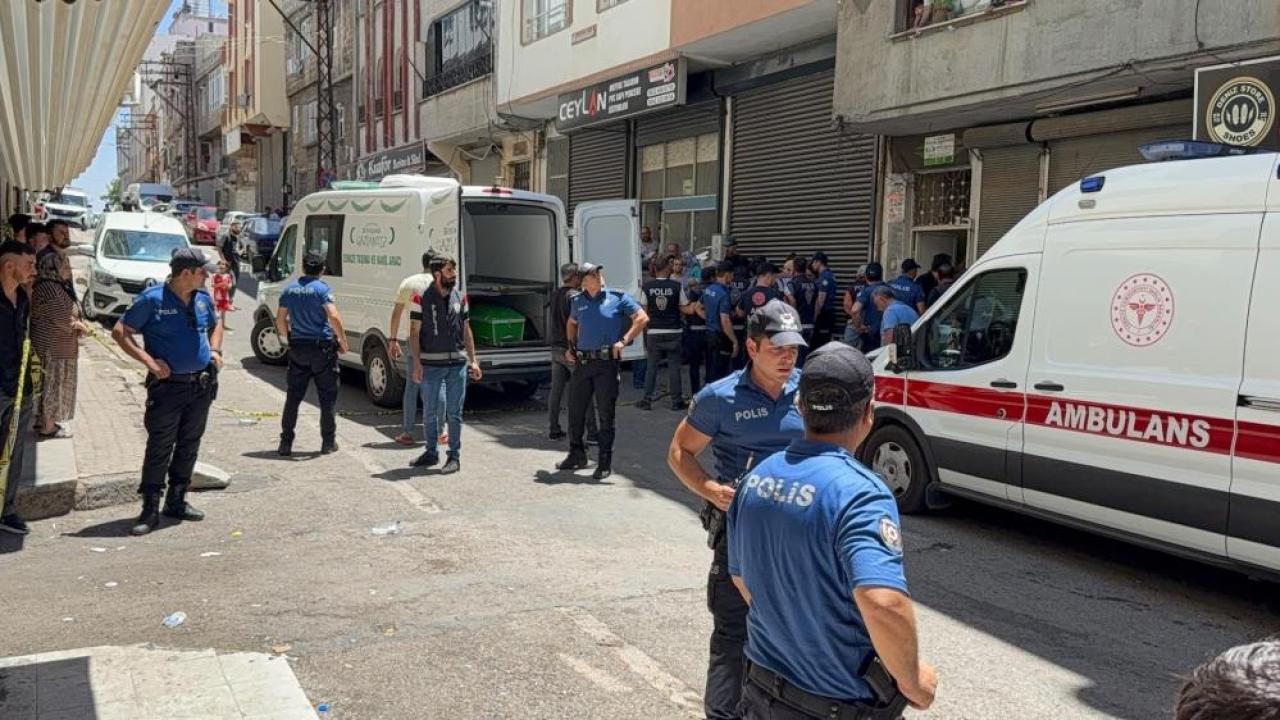 Cezaevinden izinli çıktı, eşini öldürdü, sonra kendini astı