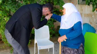 Vali Kalaylı’dan 106 Yaşındaki Ayüş Teyze’ye Vefa Ziyareti