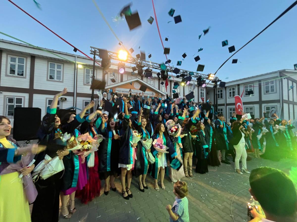 HMK Anadolu Lisesi 2026 Mezunlarını Coşkulu Törenle Uğurladı