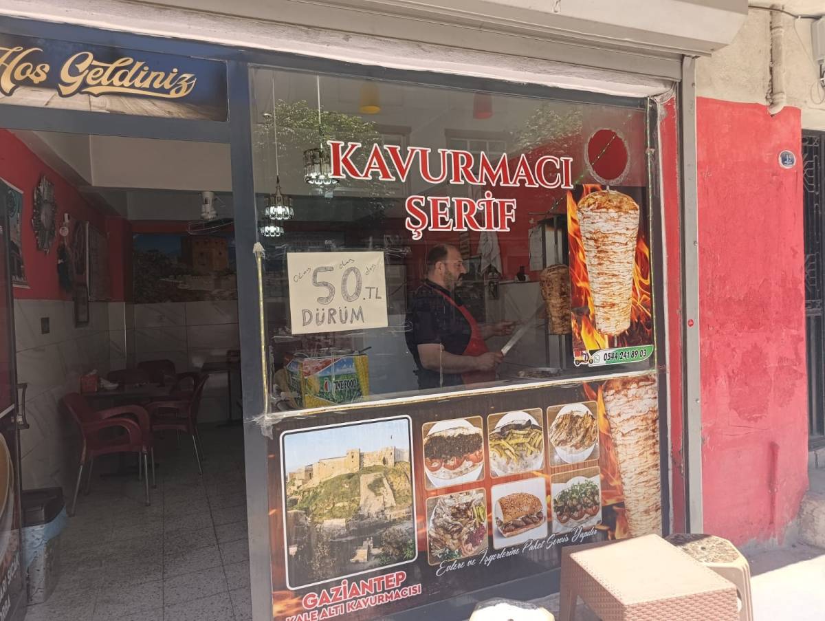 Kavurmacı Şerif Usta'dan 50 TL'ye Dürüm Rekoru!