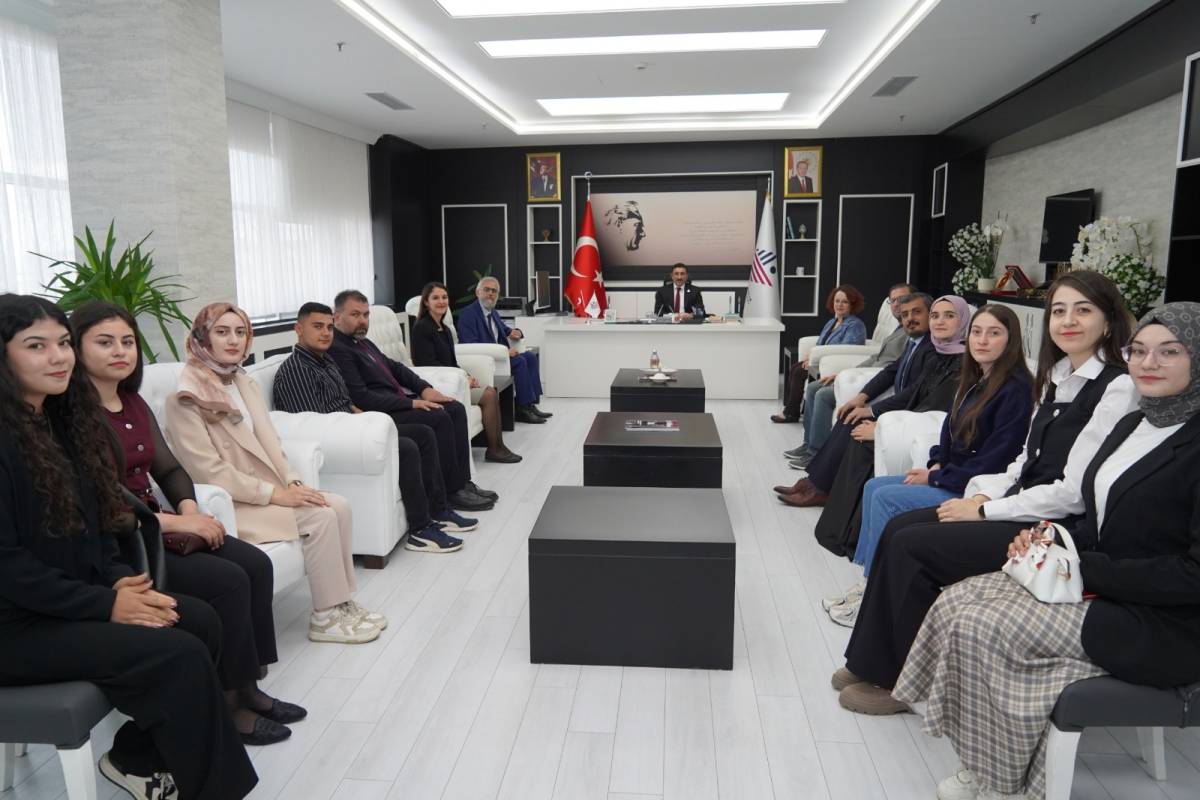 TÜBİTAK 2209-A Kapsamında Desteklenen Proje Ekiplerinden Rektör Akman’a Ziyaret
