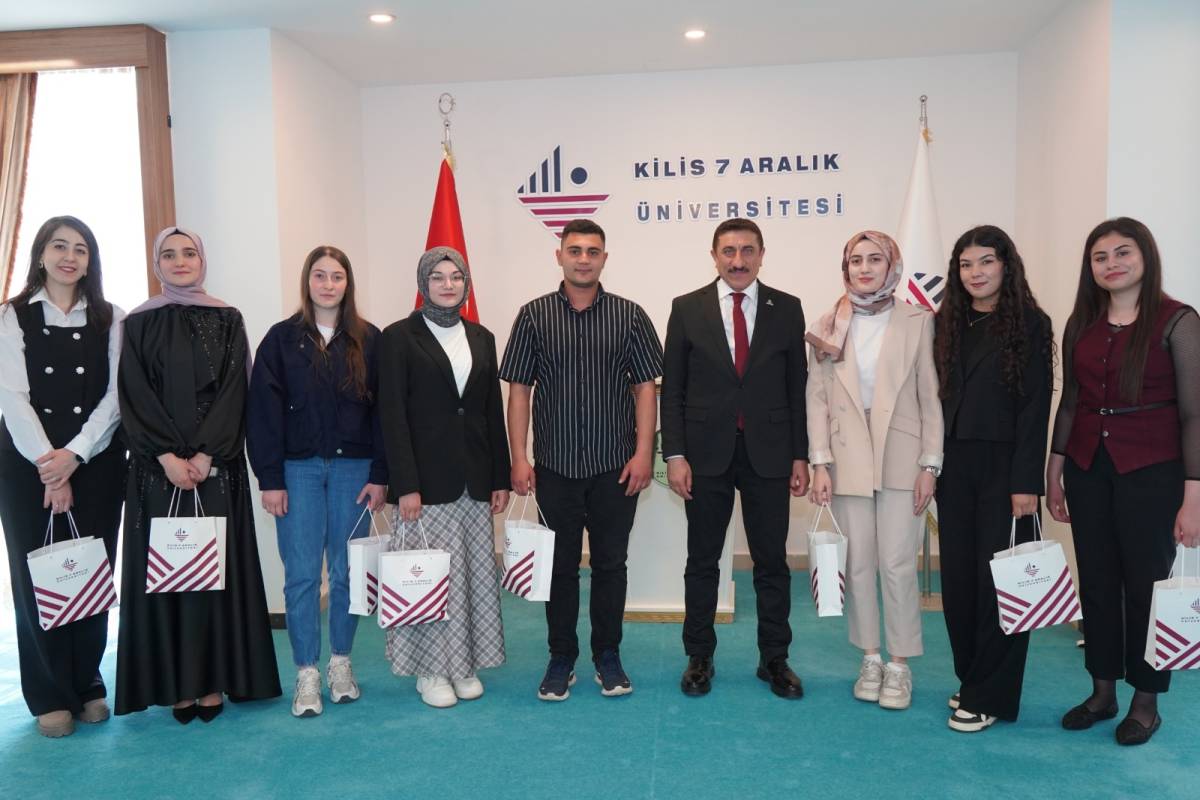 TÜBİTAK 2209-A Kapsamında Desteklenen Proje Ekiplerinden Rektör Akman’a Ziyaret