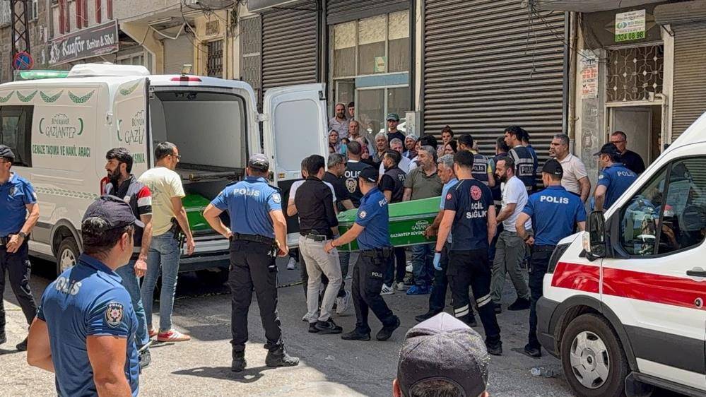 Cezaevinden izinli çıktı, eşini öldürdü, sonra kendini astı
