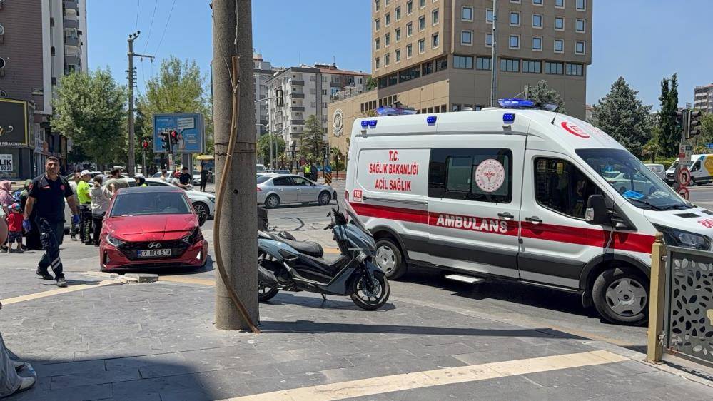 Gaziantep'te zincirleme kaza: 3 araç hasar gördü