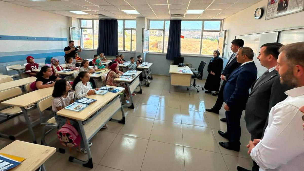 Vali Kalaylı’dan TÜGVA Yaz Kurslarına Ziyaret
